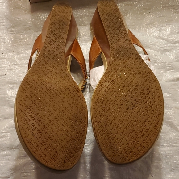 Bandolino Beaded Sandals Size 9 - Picture 5 of 5